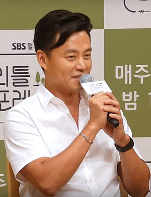 Lee Seo-jin Profile Picture