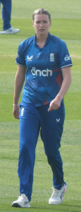 Lauren Bell (cricketer)