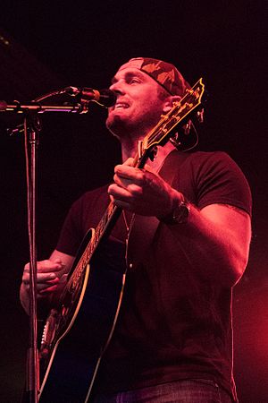 Brett Young Profile Picture