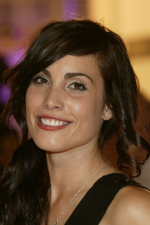 Carly Pope Profile Picture