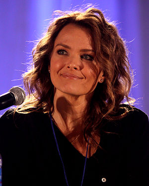 Dina Meyer Profile Picture