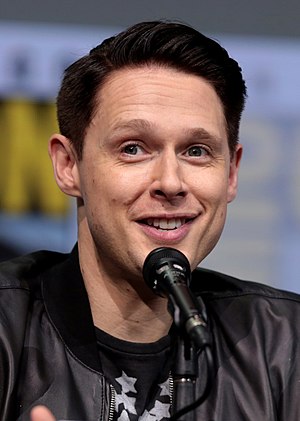 Samuel Barnett Profile Picture