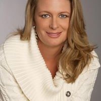 Kristin Hannah Profile Picture