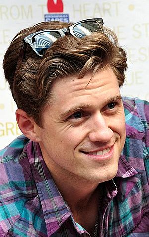 Aaron Tveit Profile Picture