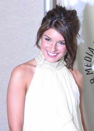 Shenae Grimes Profile Picture