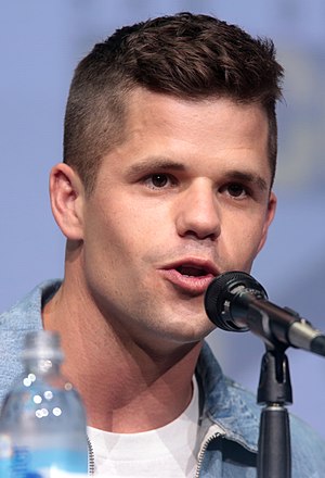 Charlie Carver