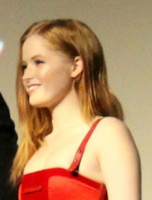 Ellie Bamber Profile Picture