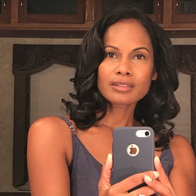 Robinne Lee Profile Picture