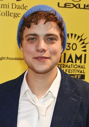 Douglas Smith Profile Picture