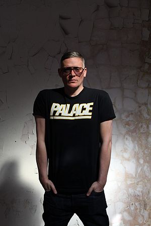 Giles Deacon Profile Picture