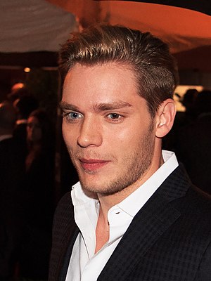 Dominic Sherwood Profile Picture