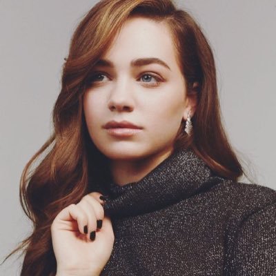 Mary Mouser Profile Picture