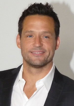 Josh Hopkins Profile Picture