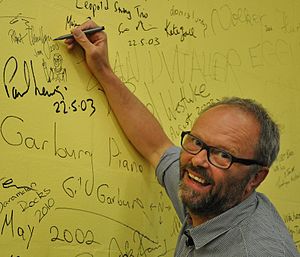 Robert Llewellyn Profile Picture