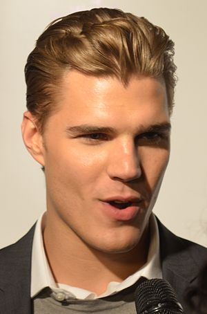 Chris Zylka Profile Picture