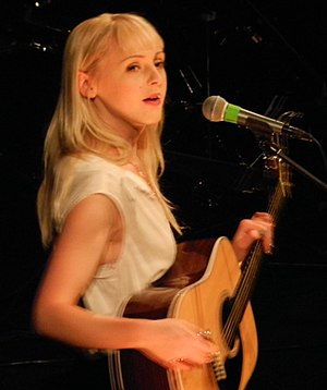 Laura Marling Profile Picture