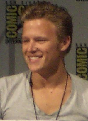 Christopher Egan Profile Picture