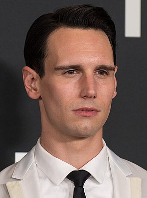 Cory Michael Smith Profile Picture