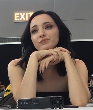 Emma Dumont Profile Picture