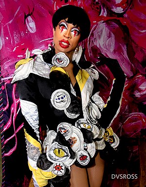 Yvie Oddly Profile Picture