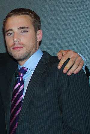 Dustin Milligan Profile Picture