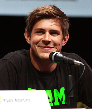 Chris Lowell Profile Picture