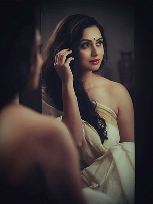 Shruti Marathe Profile Picture