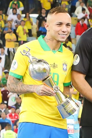 Everton Soares