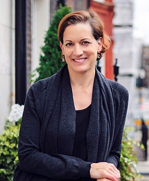 Anne Applebaum Profile Picture