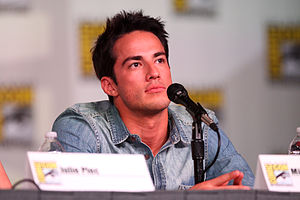 Michael Trevino Profile Picture