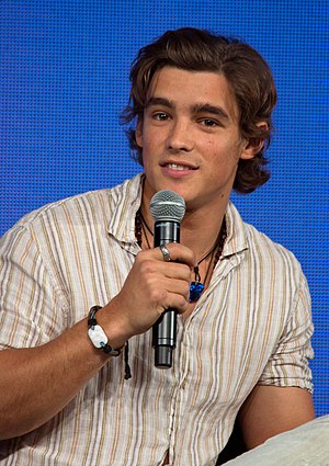 Brenton Thwaites Profile Picture