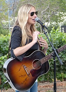 Holly Williams (musician)