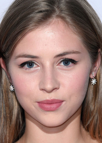 Hermione Corfield Profile Picture