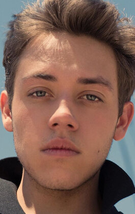 Ethan Cutkosky Profile Picture