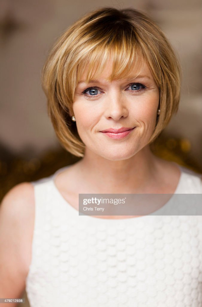 Julie Etchingham Profile Picture