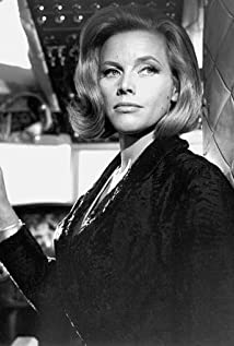 Honor Blackman Profile Picture